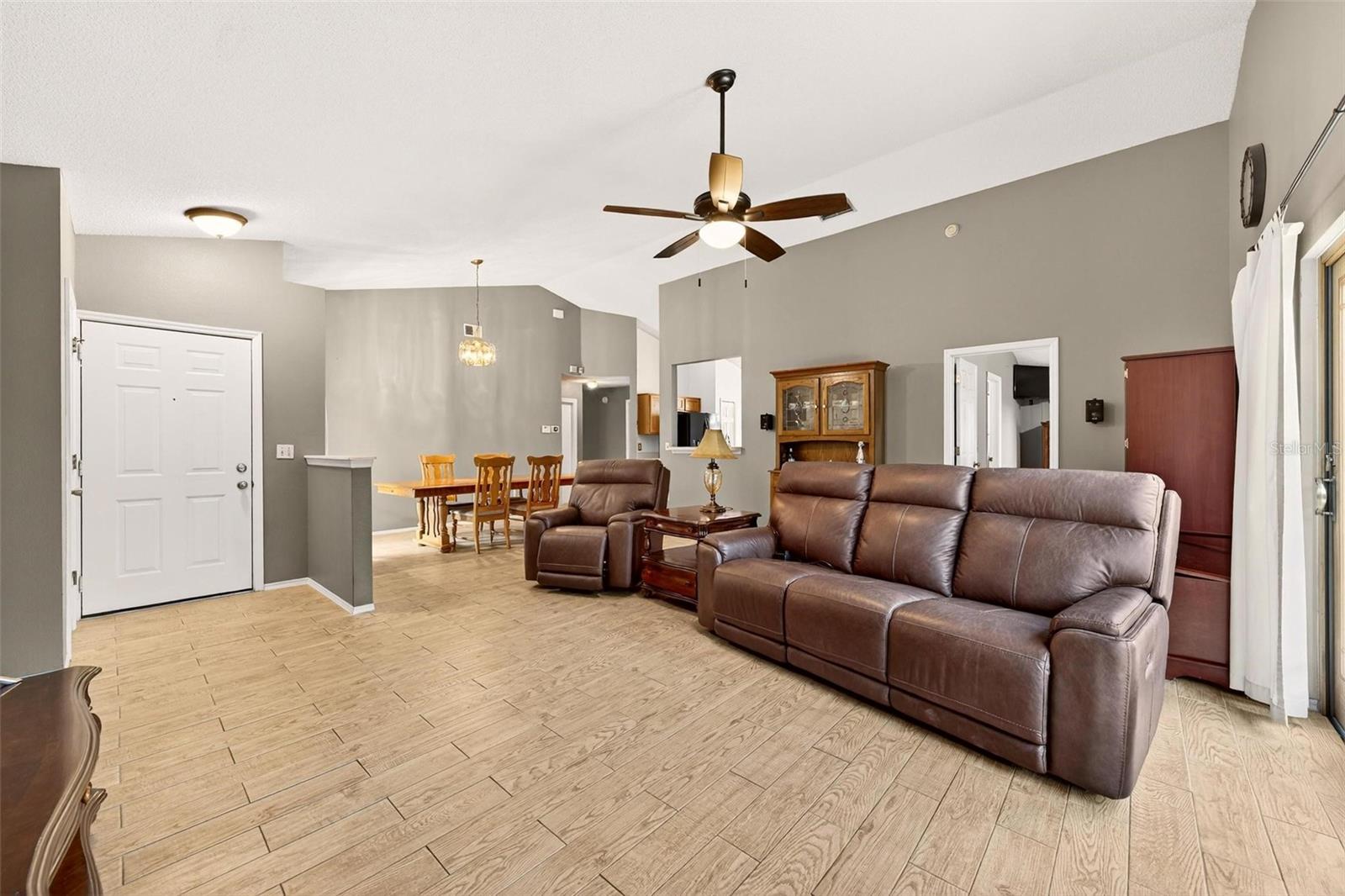 Image 11 of 48 For 1140 Windy Way