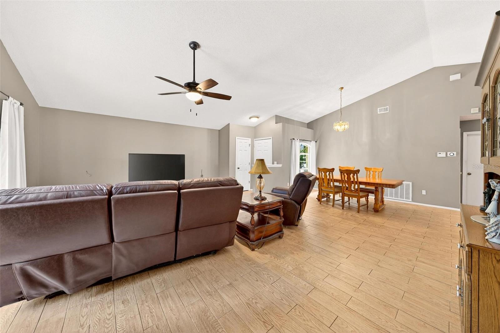 Image 14 of 48 For 1140 Windy Way