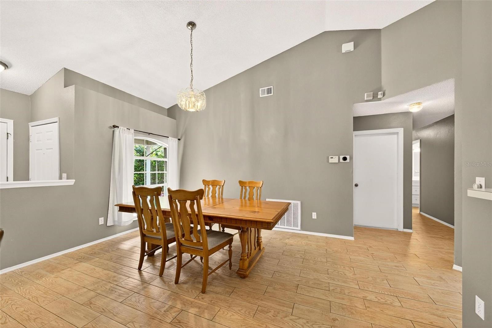 Image 15 of 48 For 1140 Windy Way