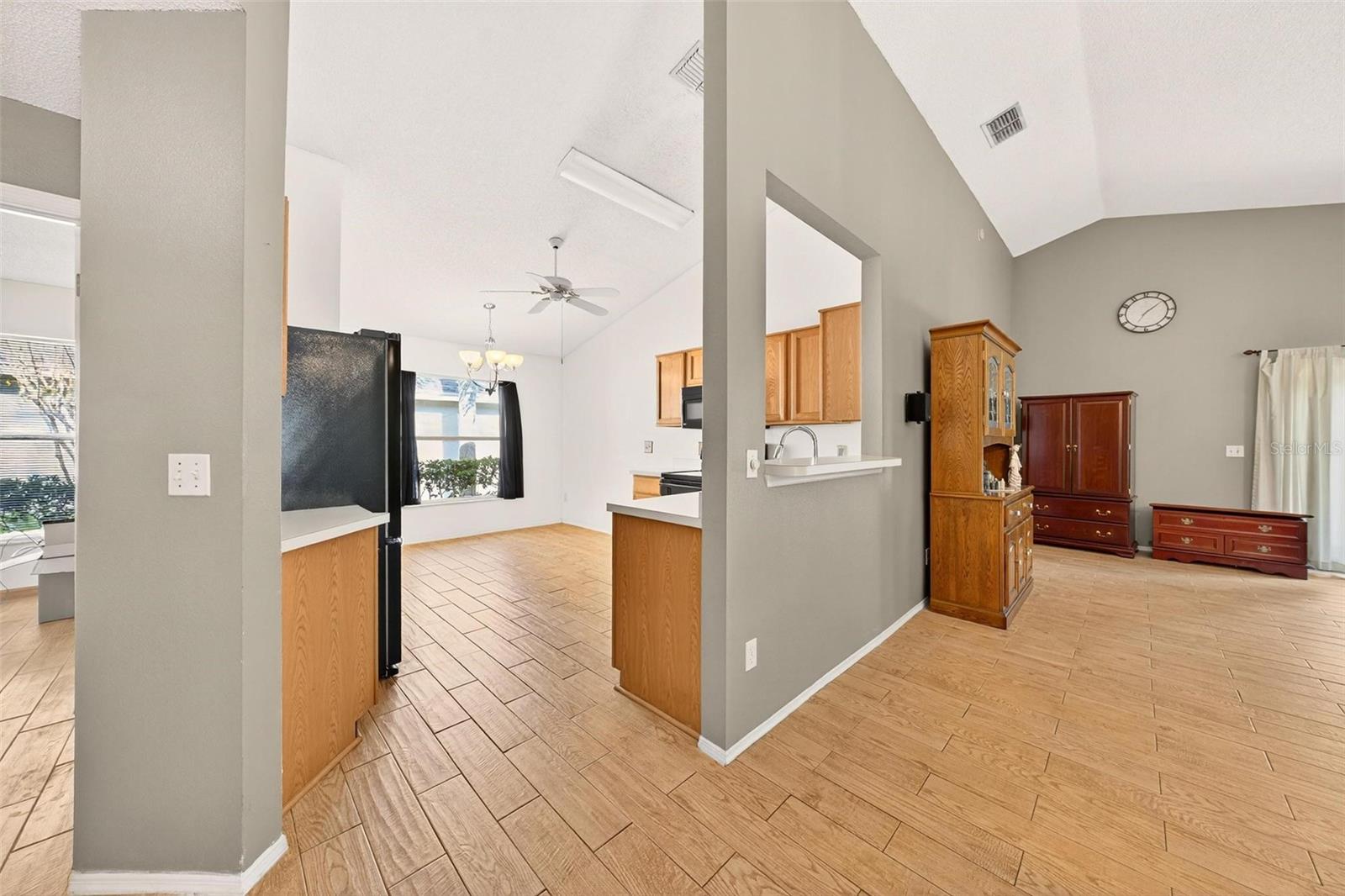 Image 17 of 48 For 1140 Windy Way