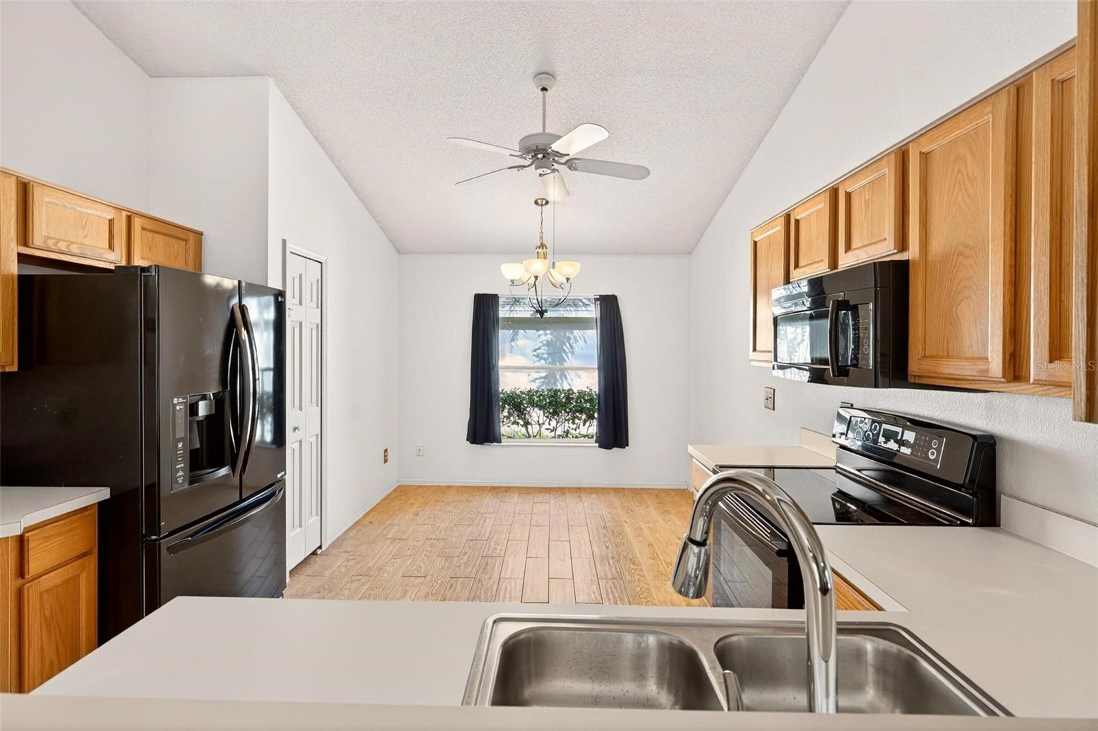 Image 19 of 48 For 1140 Windy Way