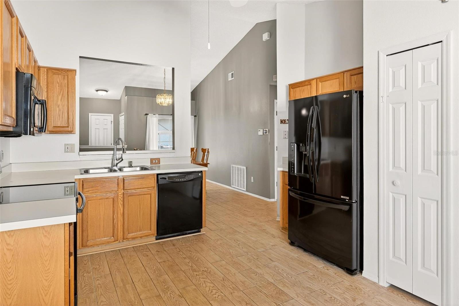 Image 20 of 48 For 1140 Windy Way