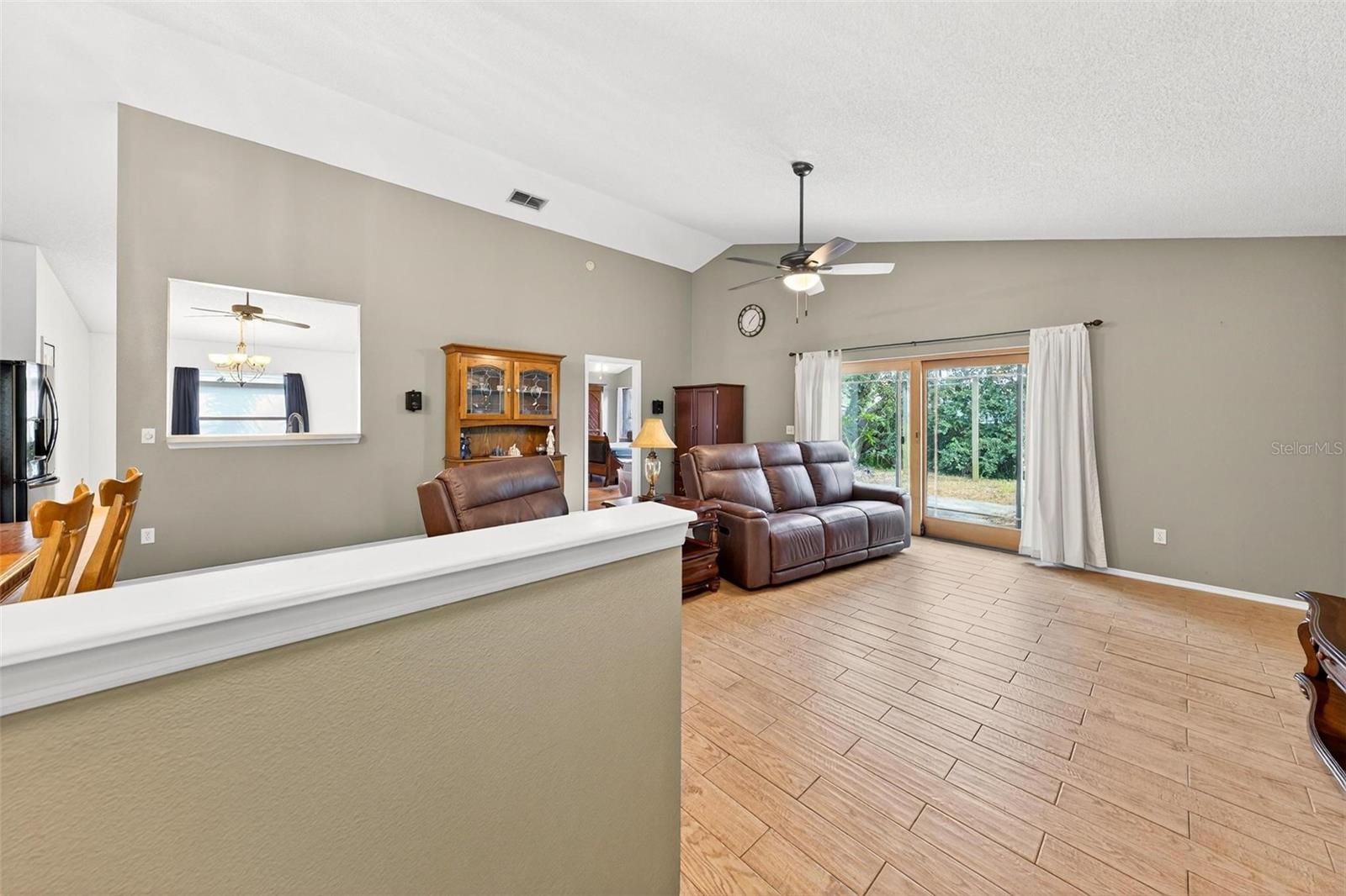 Image 23 of 48 For 1140 Windy Way