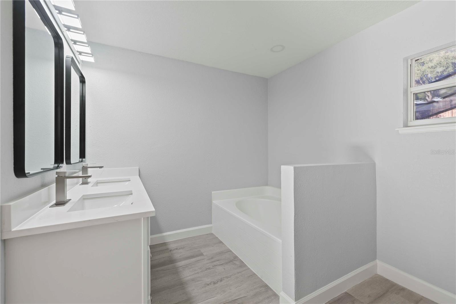 Image 21 of 42 For 941 Jayhil Drive