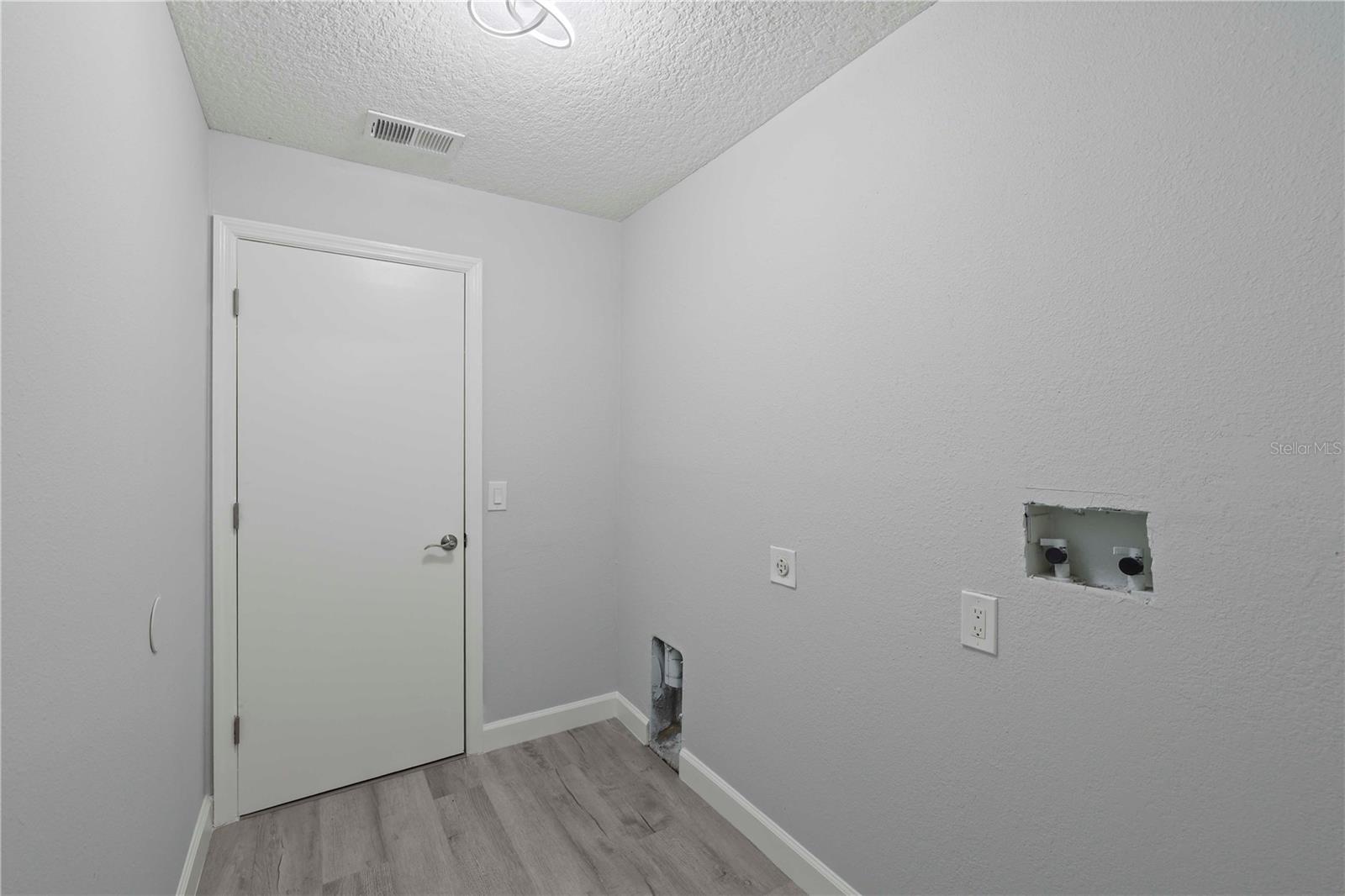 Image 30 of 42 For 941 Jayhil Drive