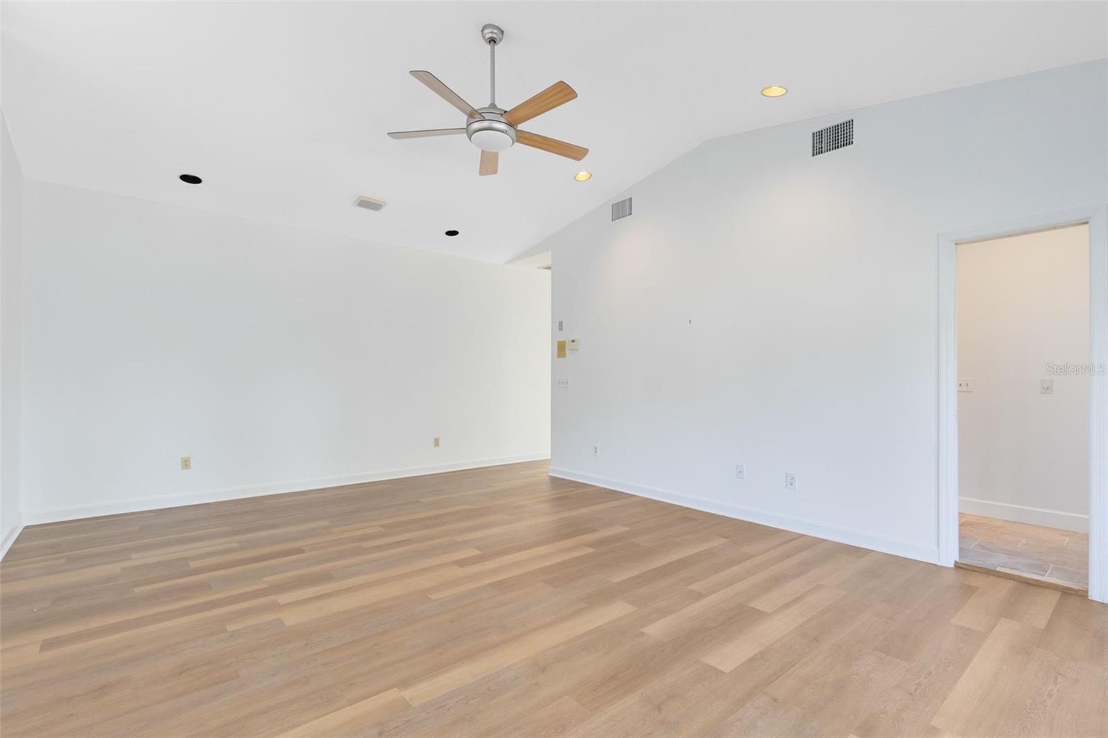 Image 11 of 41 For 1205 Mayfield Avenue