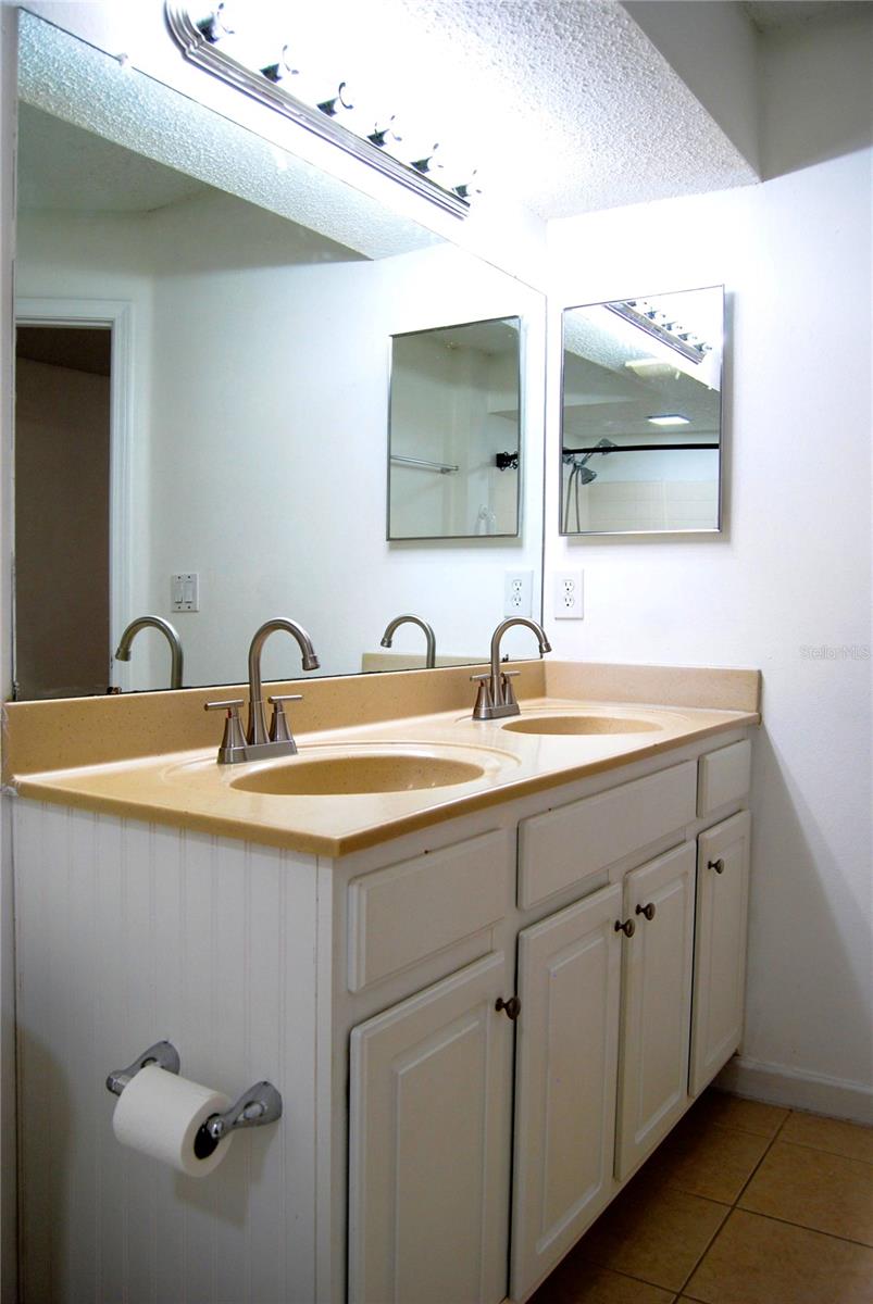 Image 14 of 33 For 12107 Poppy Field Lane 109