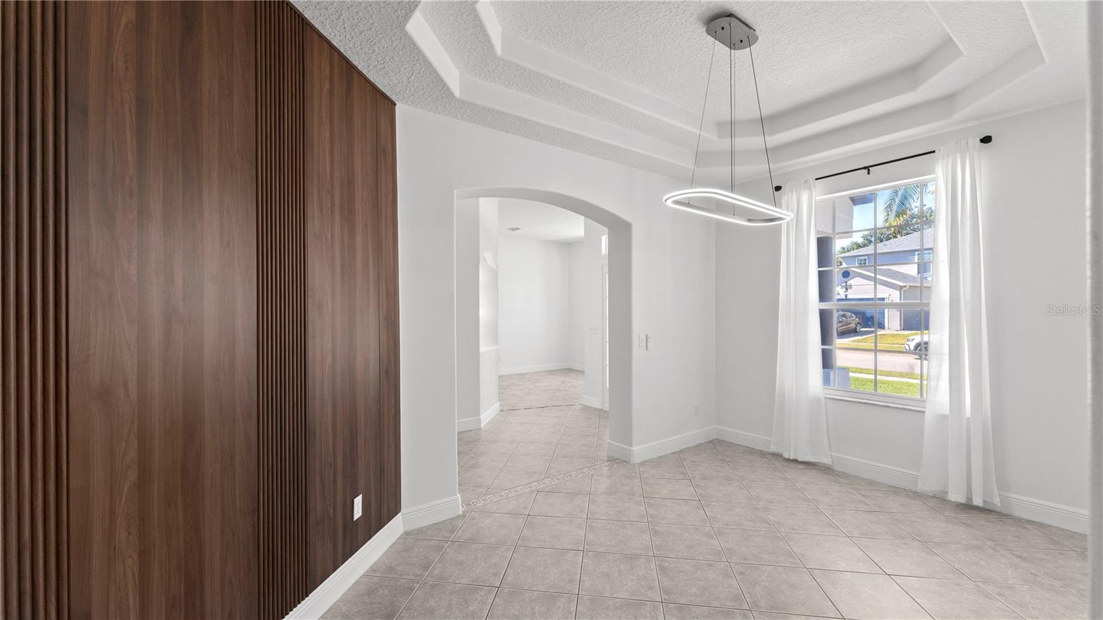 Image 13 of 42 For 2165 The Oaks Boulevard