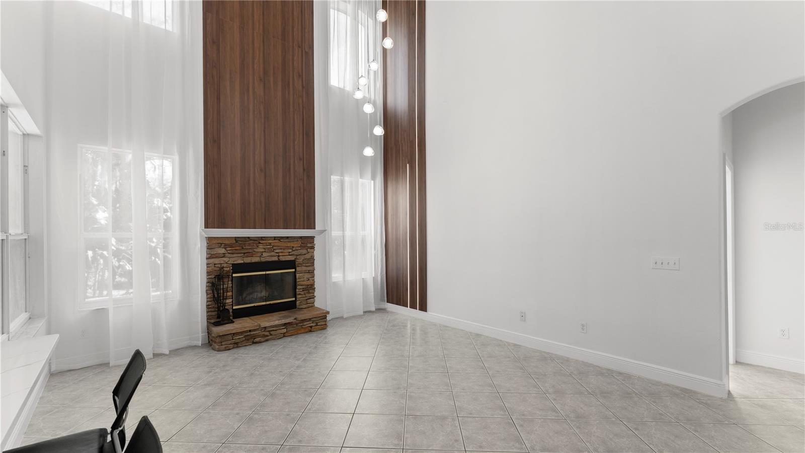 Image 15 of 42 For 2165 The Oaks Boulevard