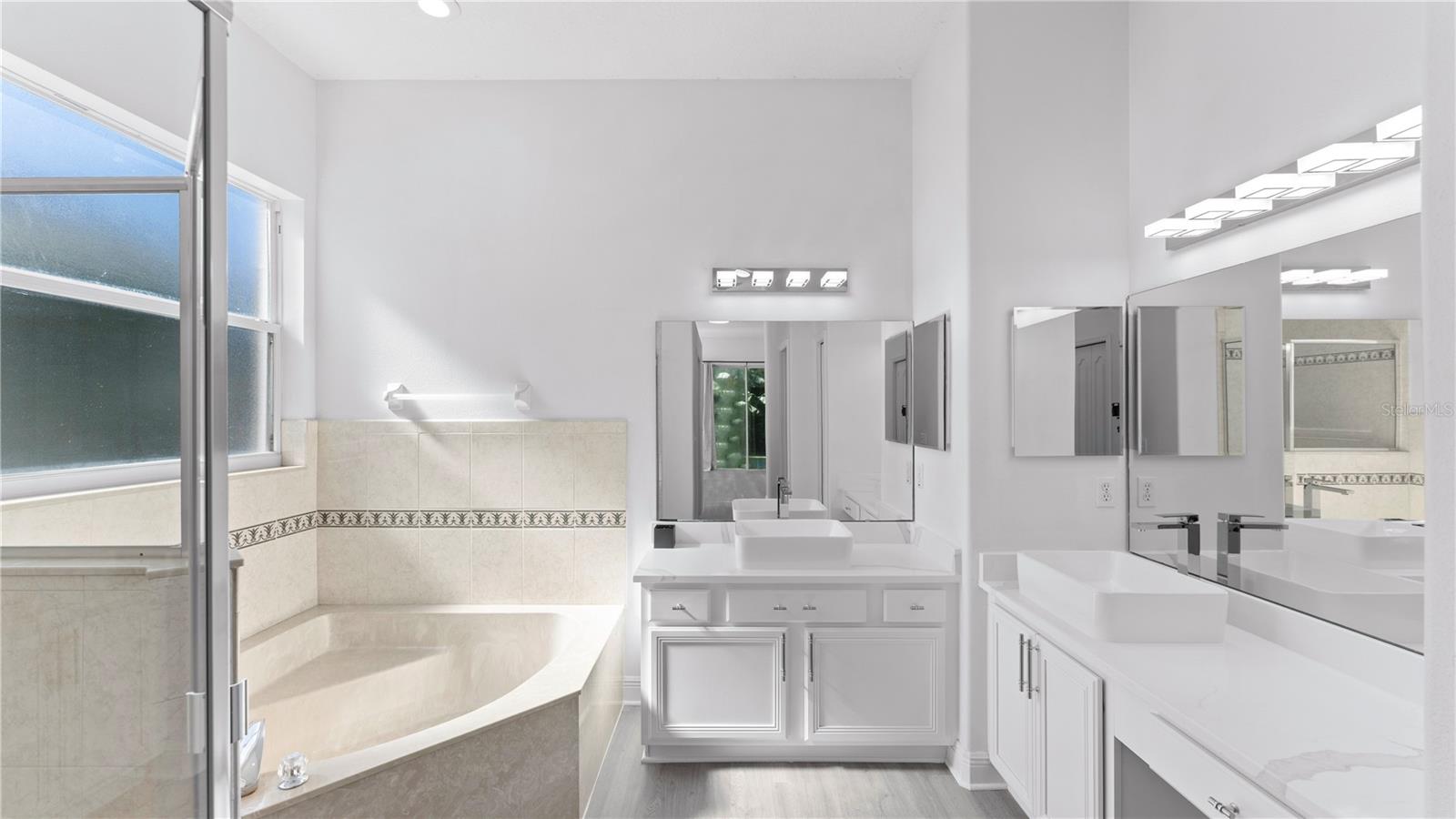 Image 23 of 42 For 2165 The Oaks Boulevard