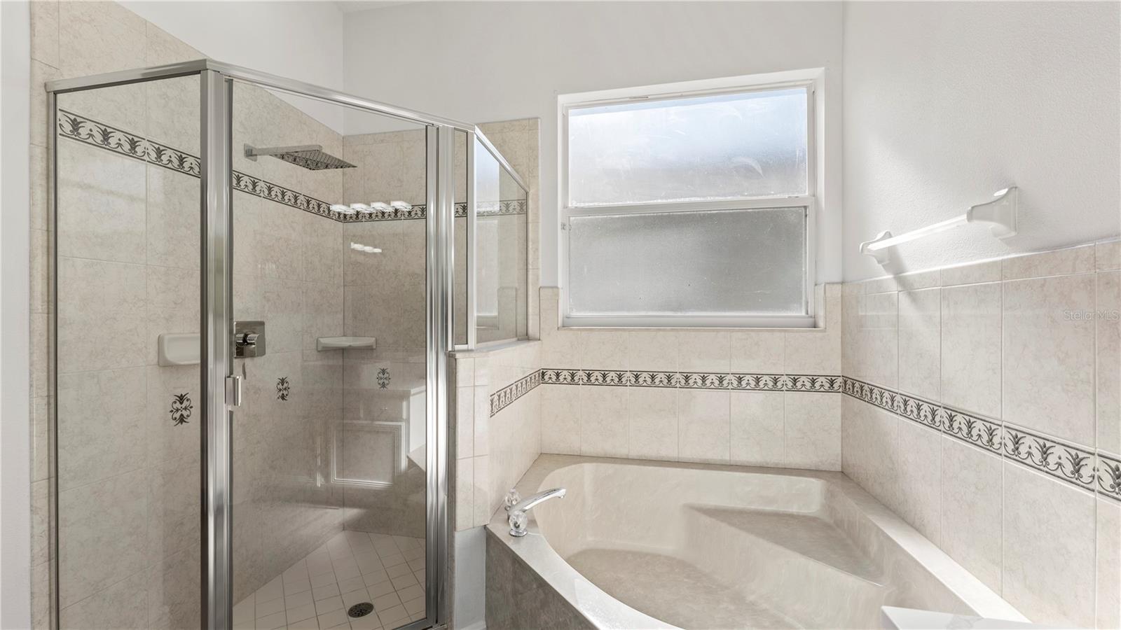 Image 25 of 42 For 2165 The Oaks Boulevard