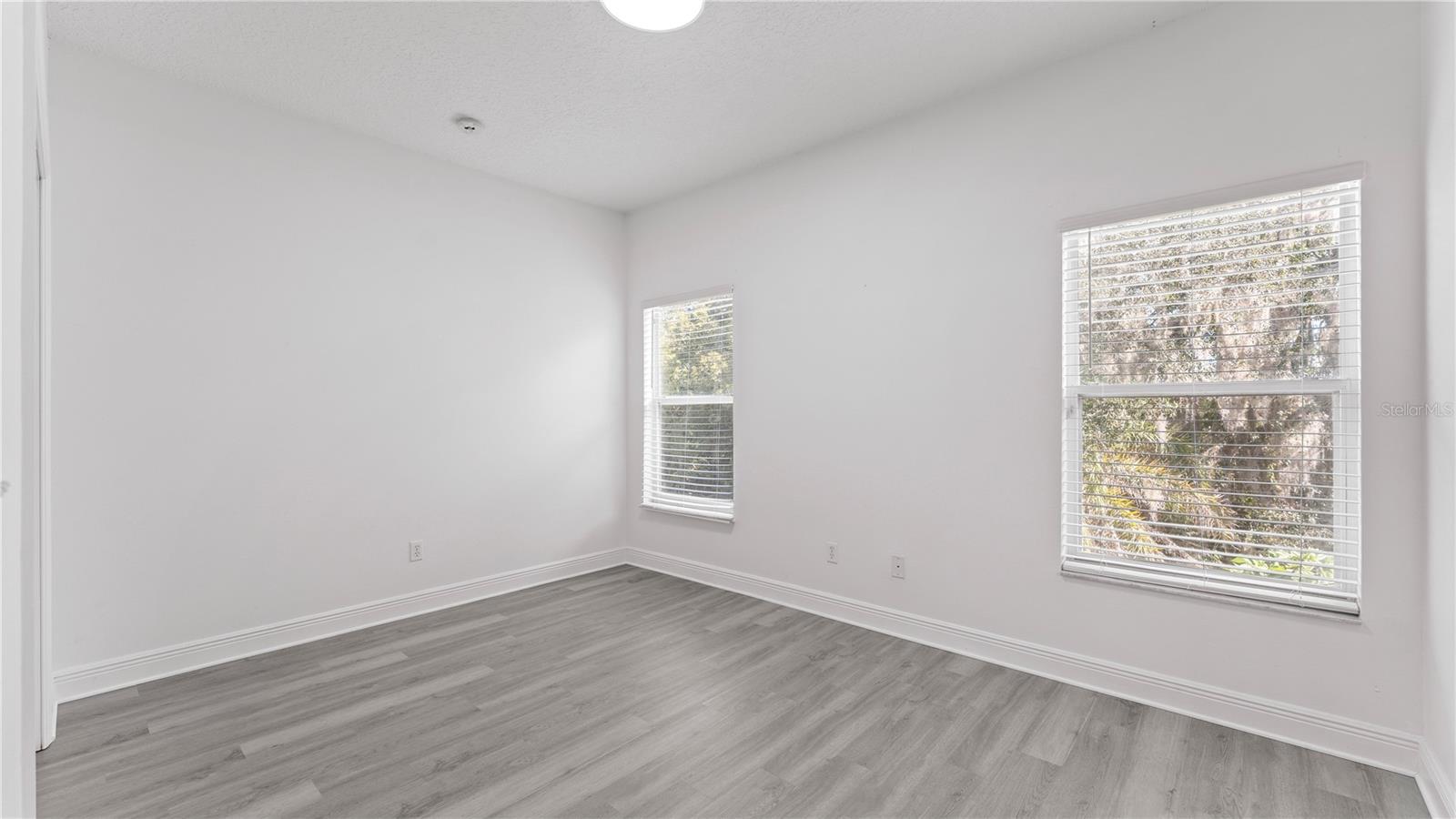 Image 31 of 42 For 2165 The Oaks Boulevard