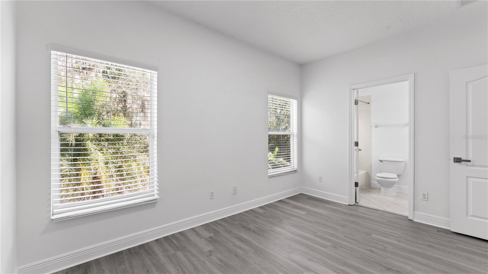 Image 32 of 42 For 2165 The Oaks Boulevard