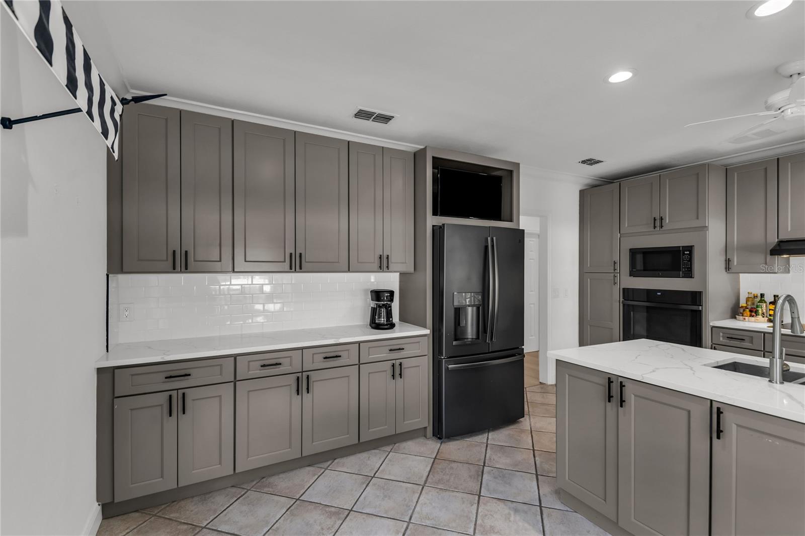 Image 21 of 50 For 5957 Chesapeake Park 60