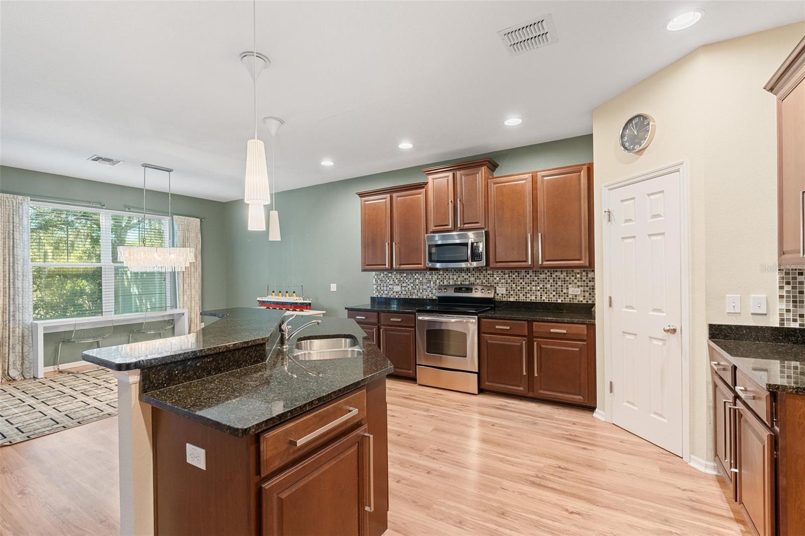 Image 16 of 61 For 6799 Helmsley Circle