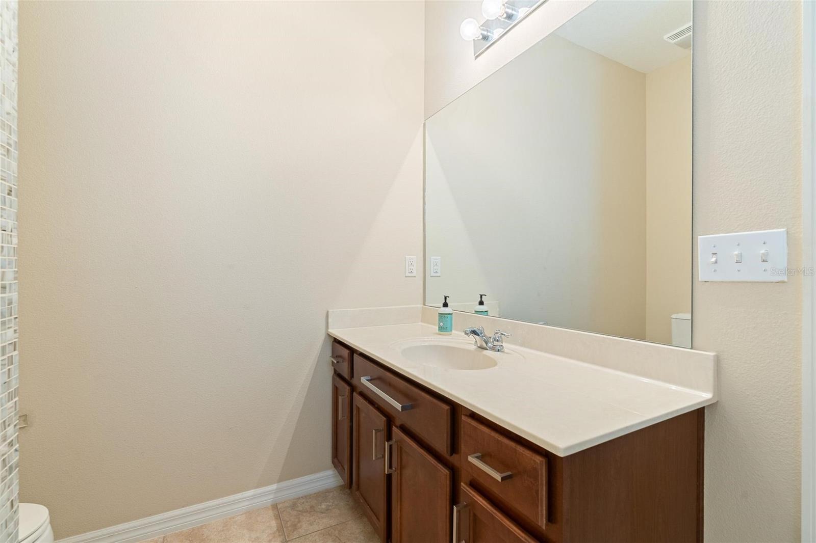 Image 7 of 61 For 6799 Helmsley Circle