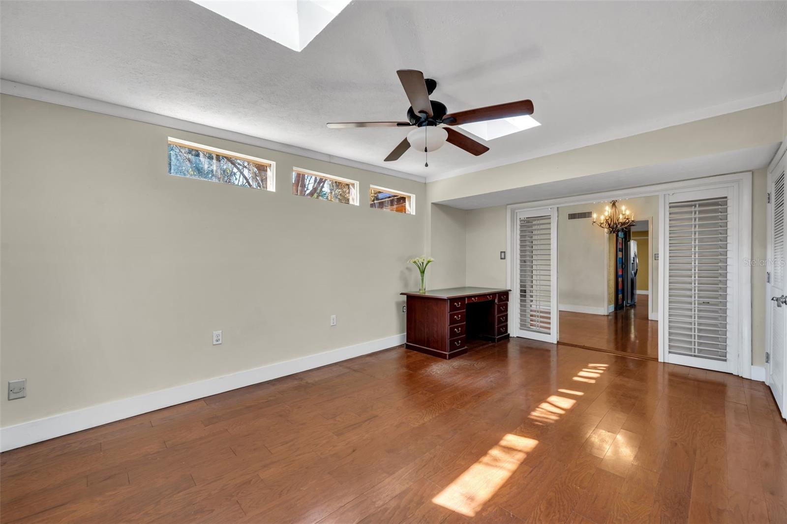 Image 16 of 44 For 115 Oaks Court