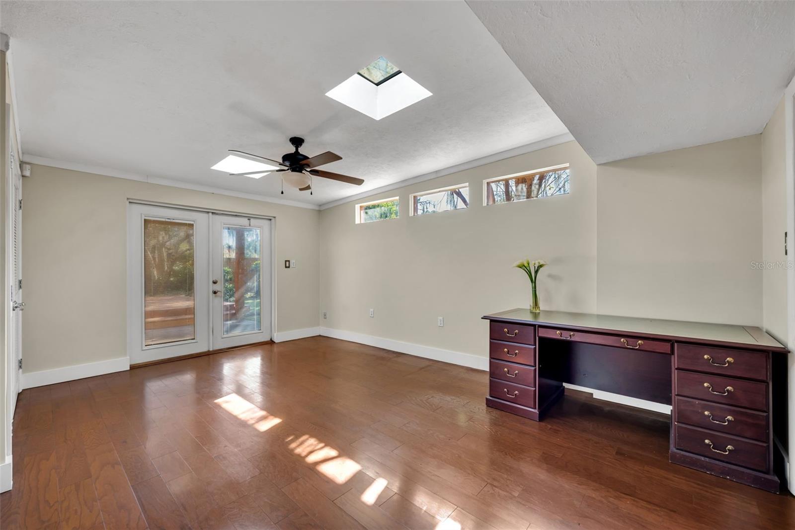 Image 17 of 44 For 115 Oaks Court