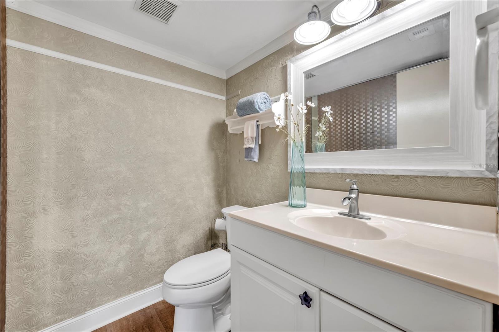 Image 18 of 44 For 115 Oaks Court