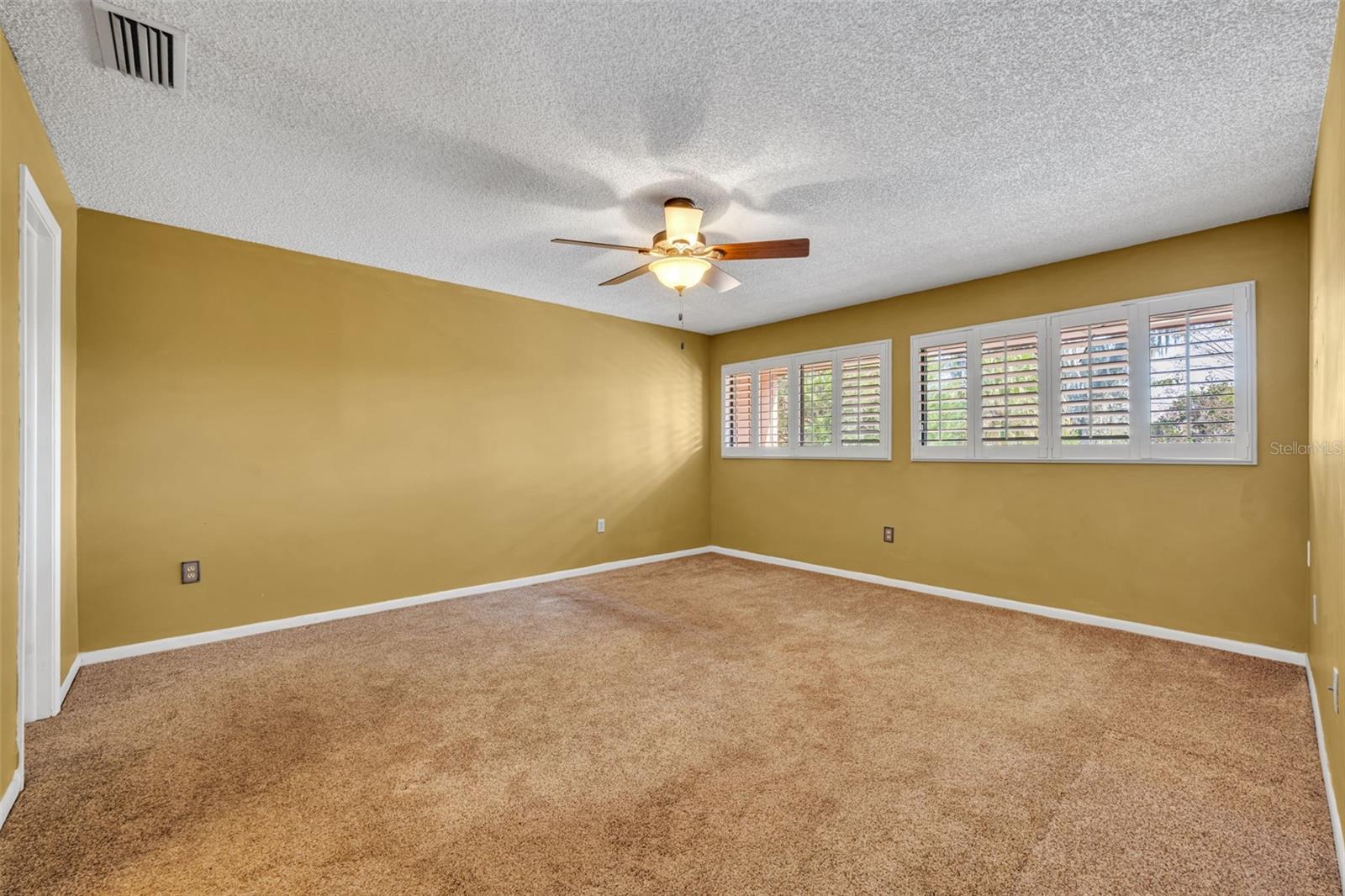 Image 20 of 44 For 115 Oaks Court