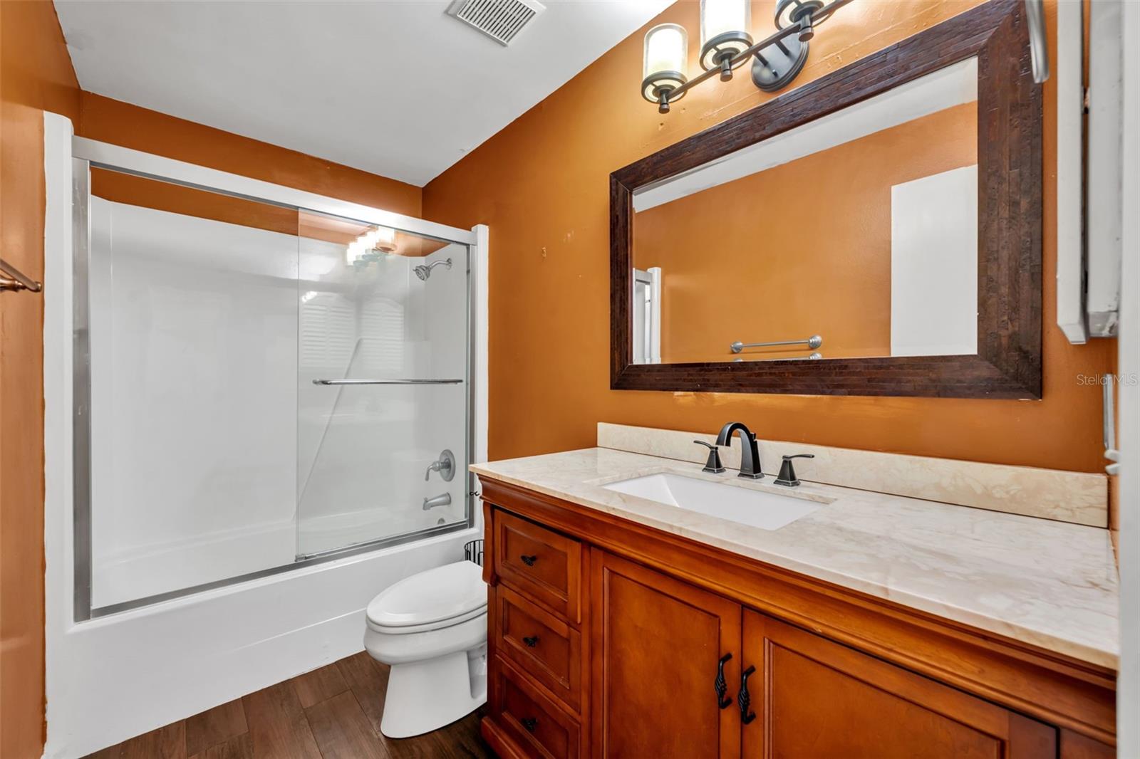 Image 25 of 44 For 115 Oaks Court