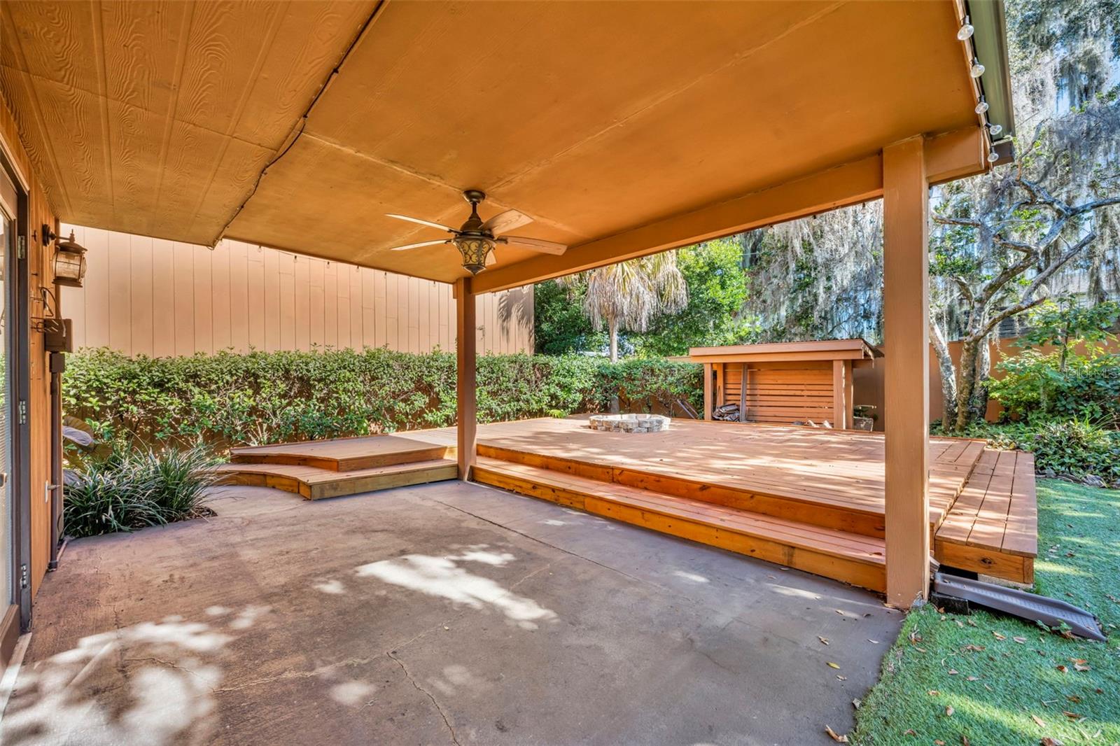 Image 27 of 44 For 115 Oaks Court