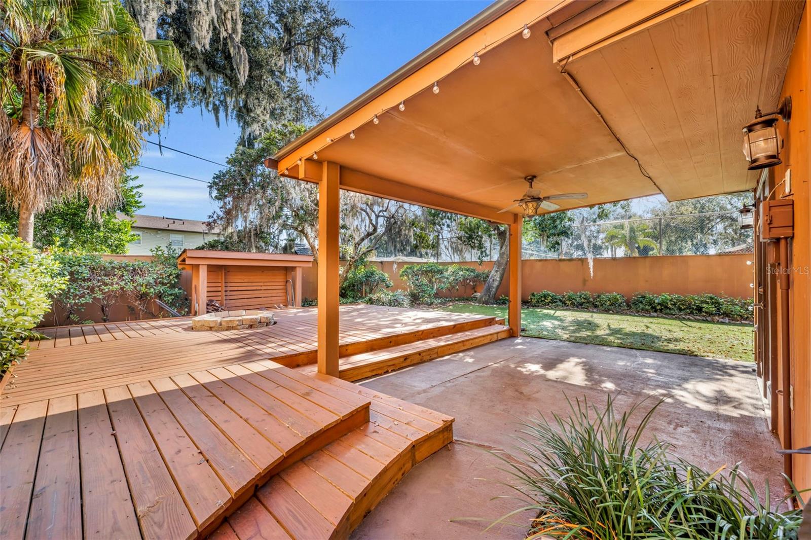 Image 29 of 44 For 115 Oaks Court