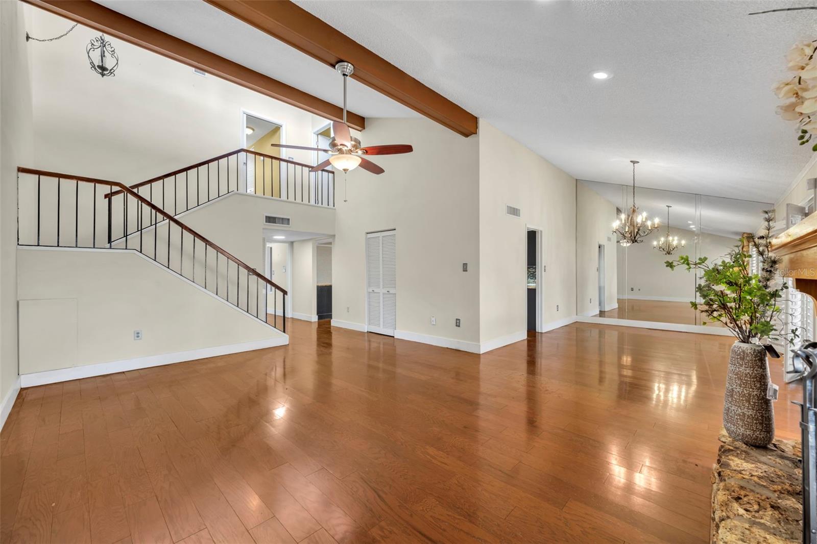 Image 6 of 44 For 115 Oaks Court