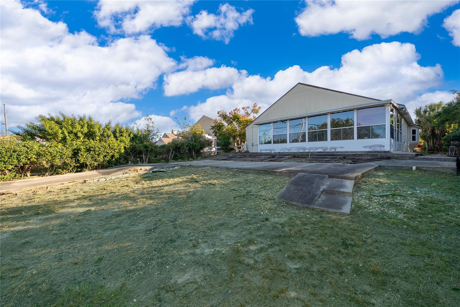 Image 17 of 20 For 1152 View Pointe Circle