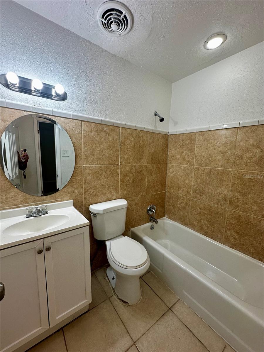 Image 5 of 9 For 7600 Ravenna Avenue