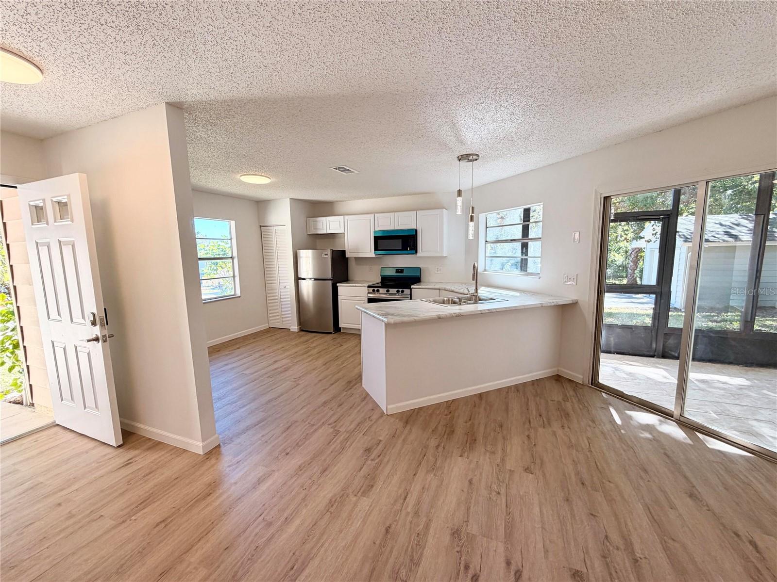 Image 12 of 33 For 201 Fernwood Street