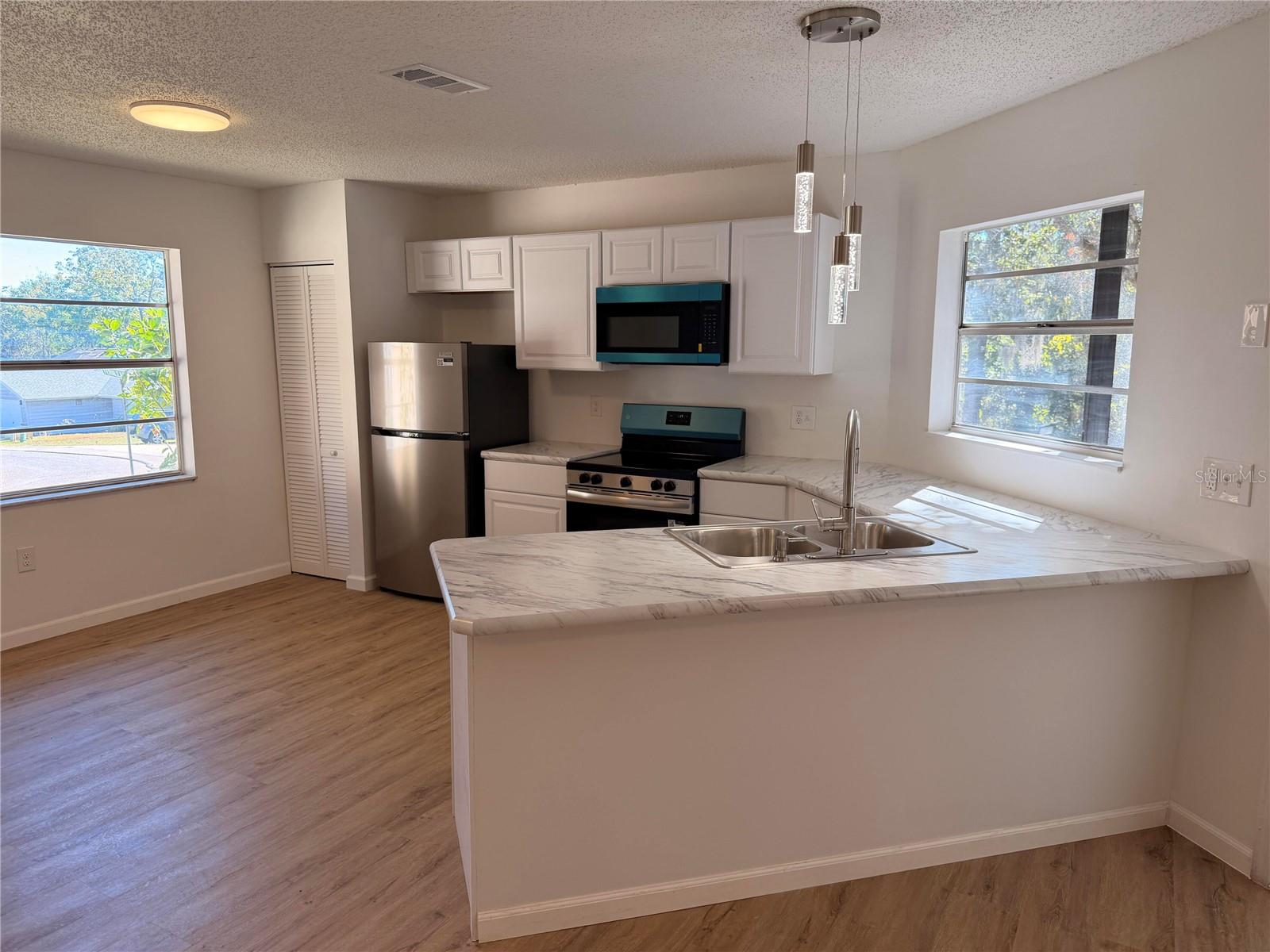 Image 16 of 33 For 201 Fernwood Street