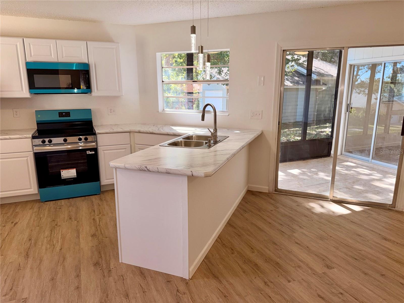 Image 19 of 33 For 201 Fernwood Street