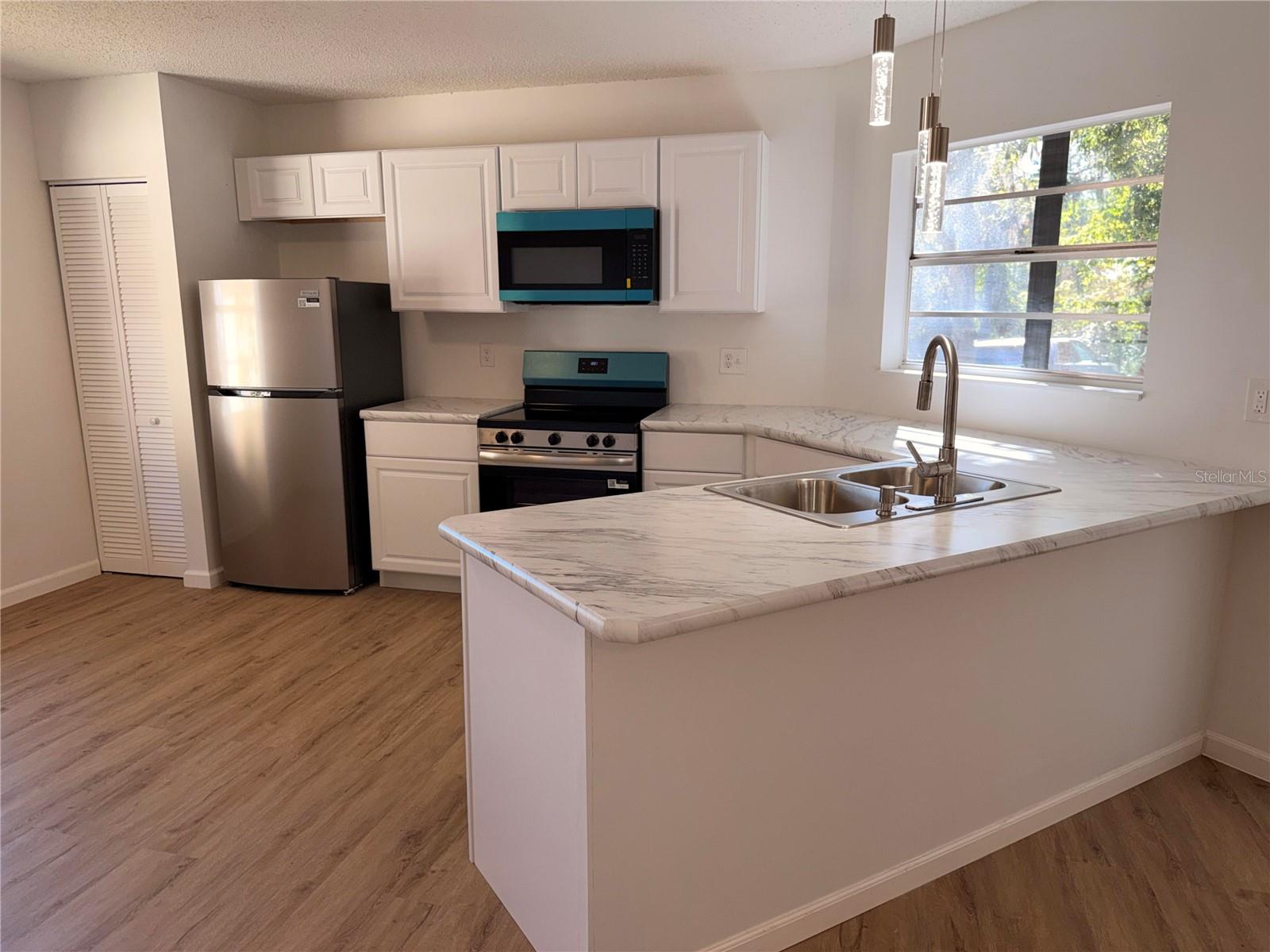 Image 2 of 33 For 201 Fernwood Street