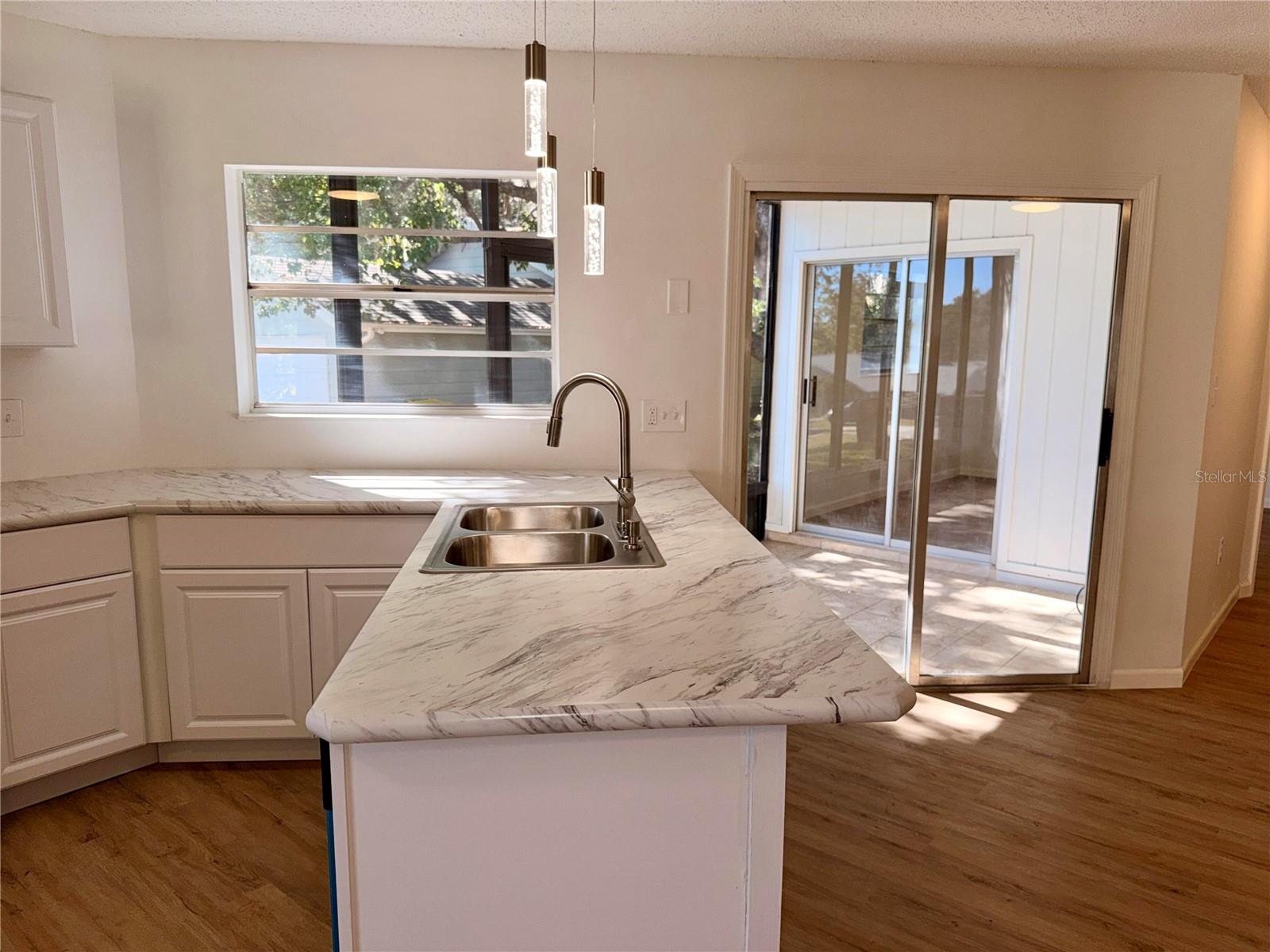 Image 20 of 33 For 201 Fernwood Street