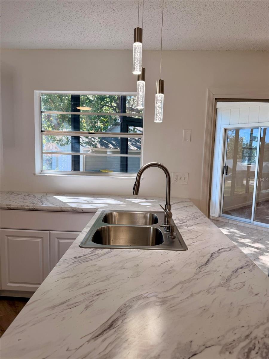 Image 21 of 33 For 201 Fernwood Street