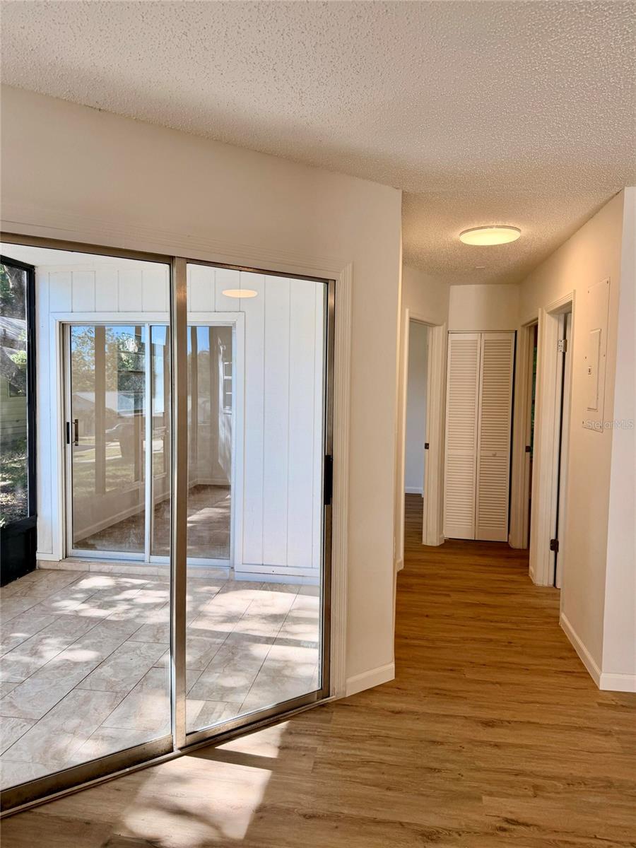 Image 22 of 33 For 201 Fernwood Street