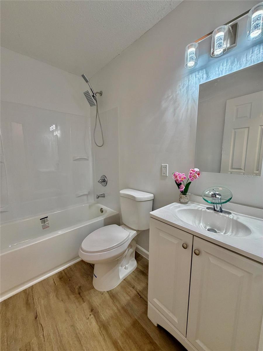 Image 24 of 33 For 201 Fernwood Street