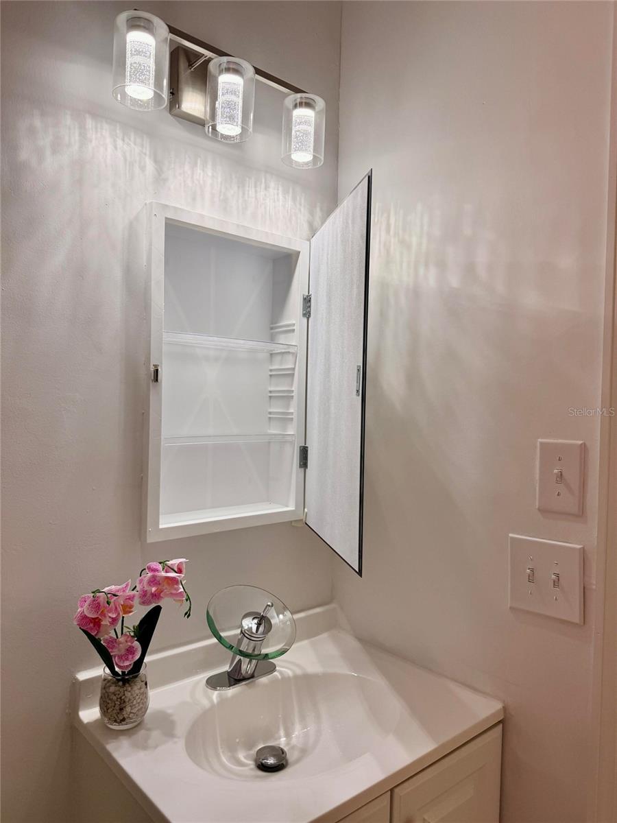 Image 25 of 33 For 201 Fernwood Street