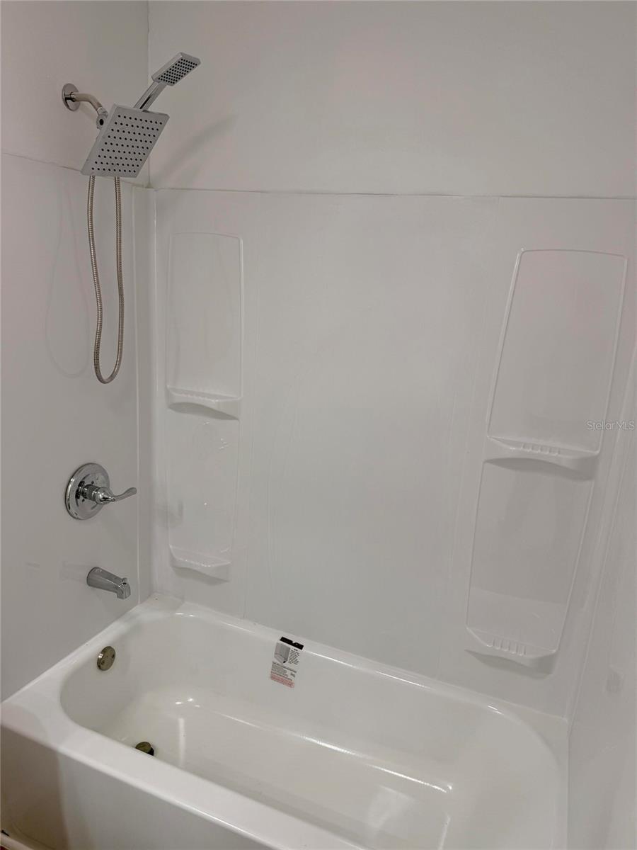 Image 29 of 33 For 201 Fernwood Street