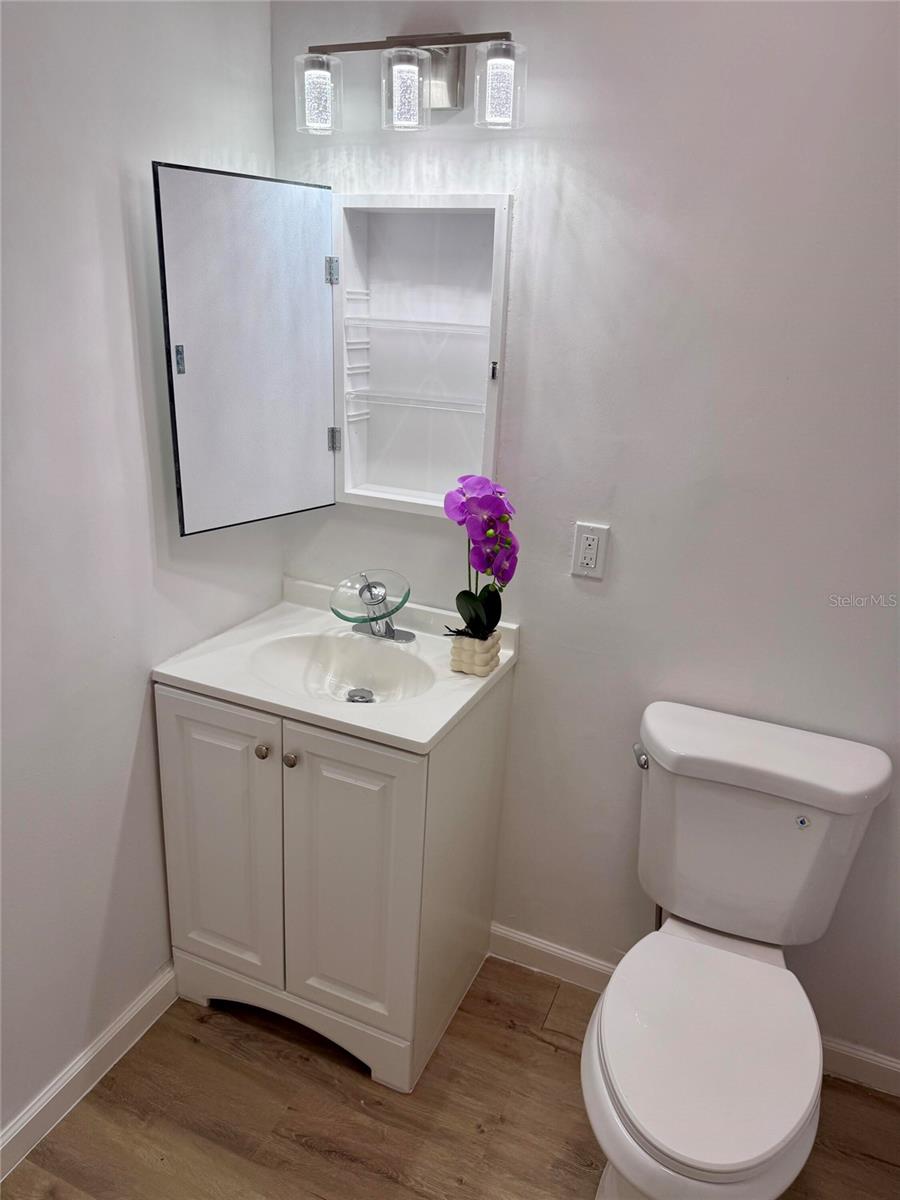 Image 30 of 33 For 201 Fernwood Street