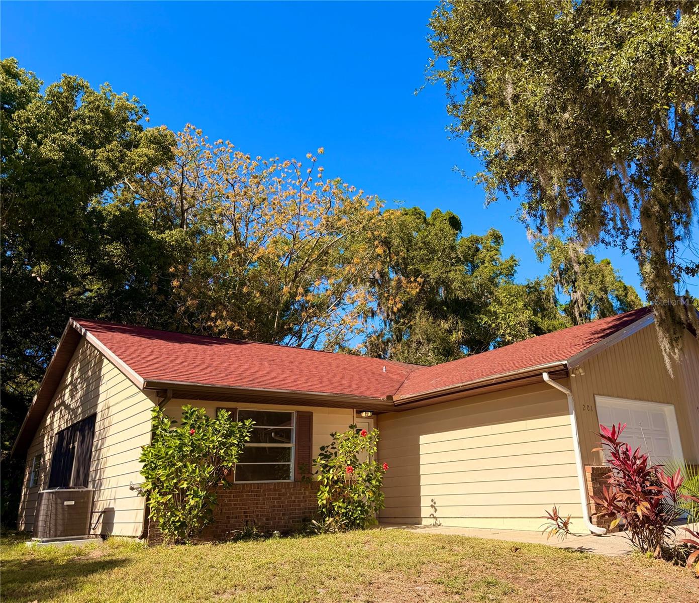 Image 4 of 33 For 201 Fernwood Street