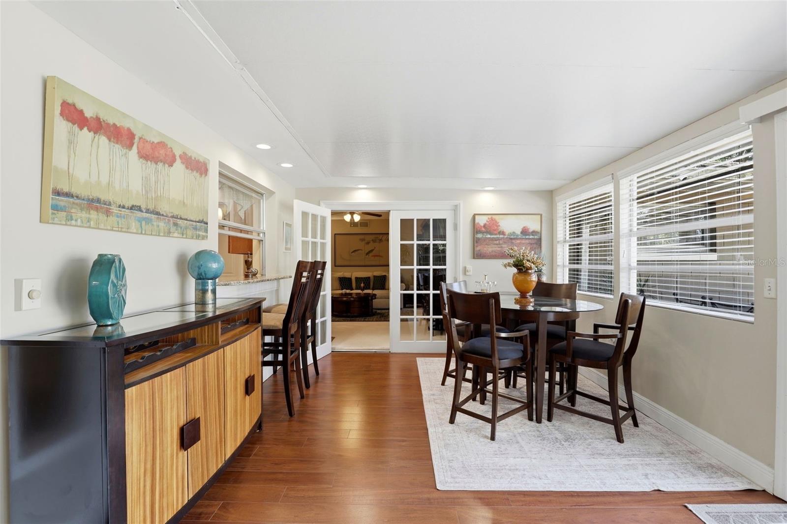 Image 21 of 42 For 323 Trancas Court