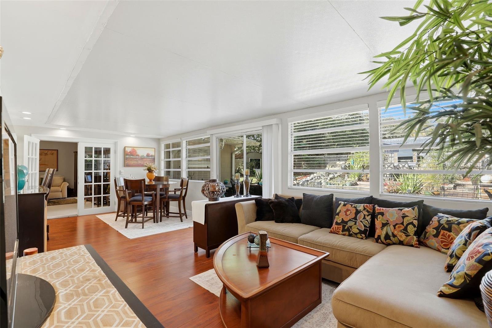 Image 23 of 42 For 323 Trancas Court