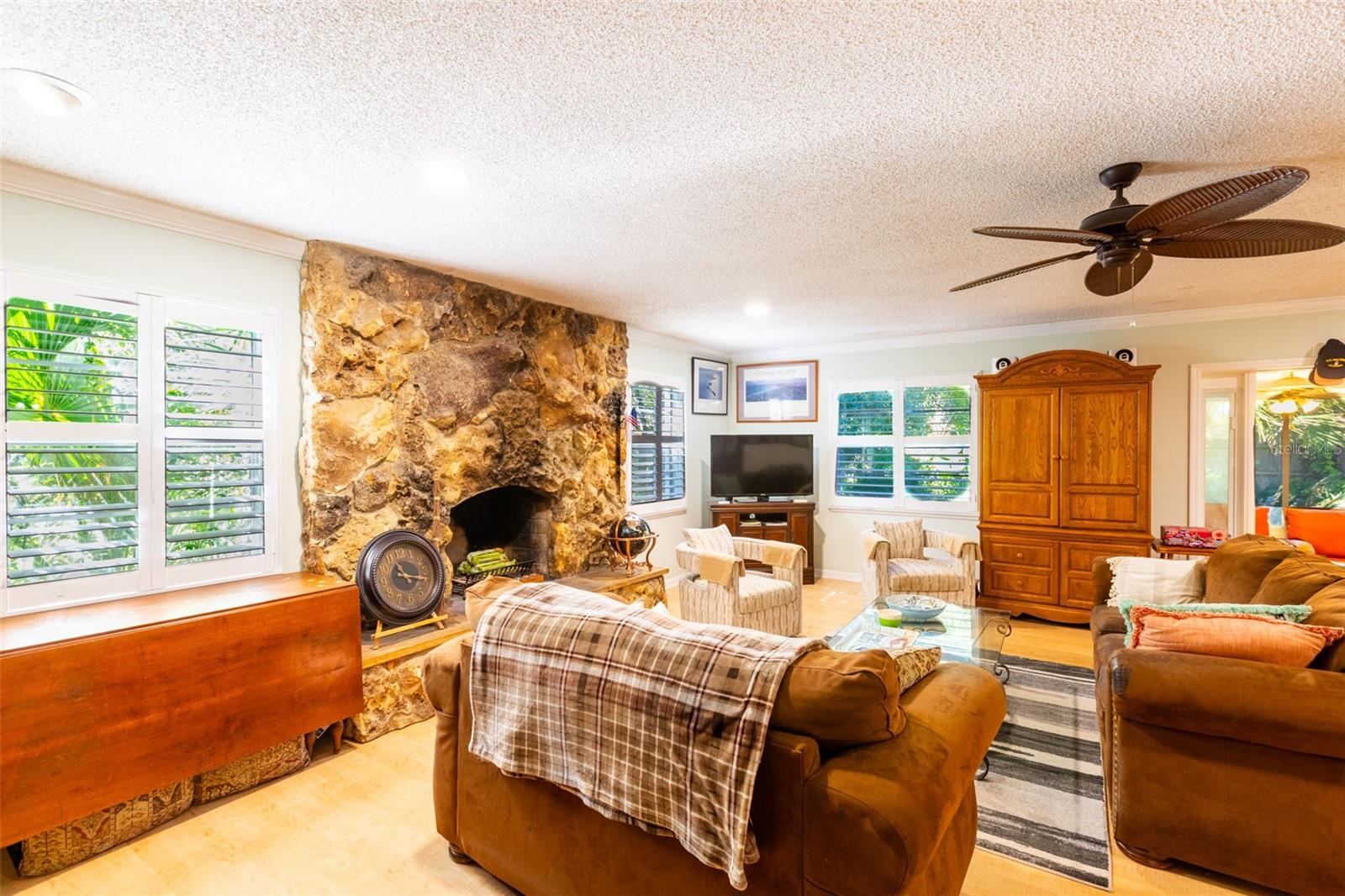 Image 10 of 56 For 258 Cambridge Drive