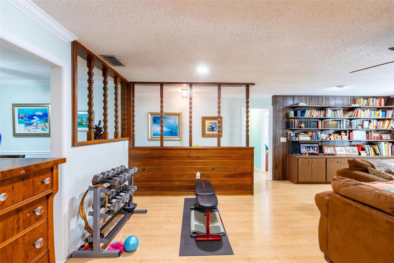 Image 11 of 56 For 258 Cambridge Drive