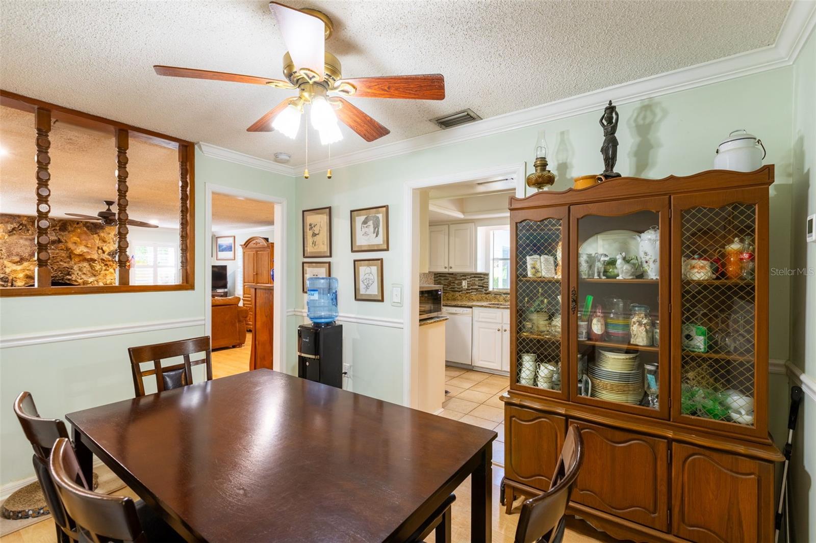 Image 14 of 56 For 258 Cambridge Drive