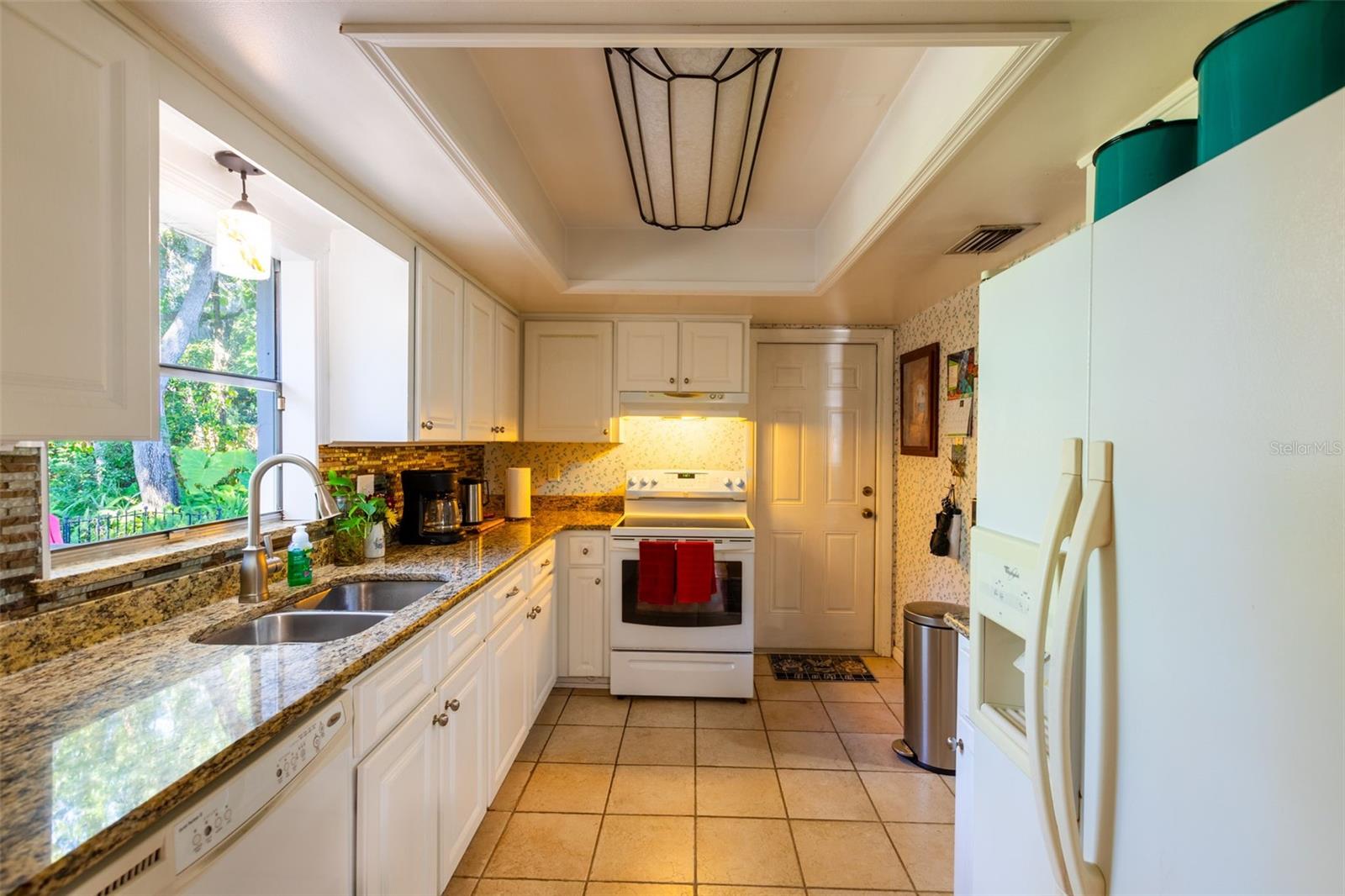 Image 16 of 56 For 258 Cambridge Drive