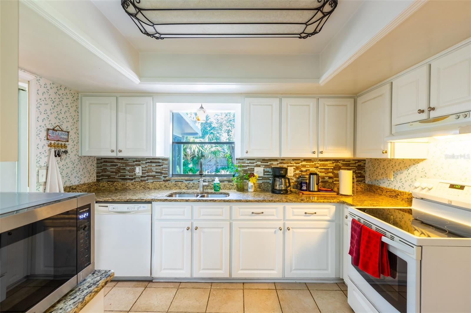 Image 18 of 56 For 258 Cambridge Drive