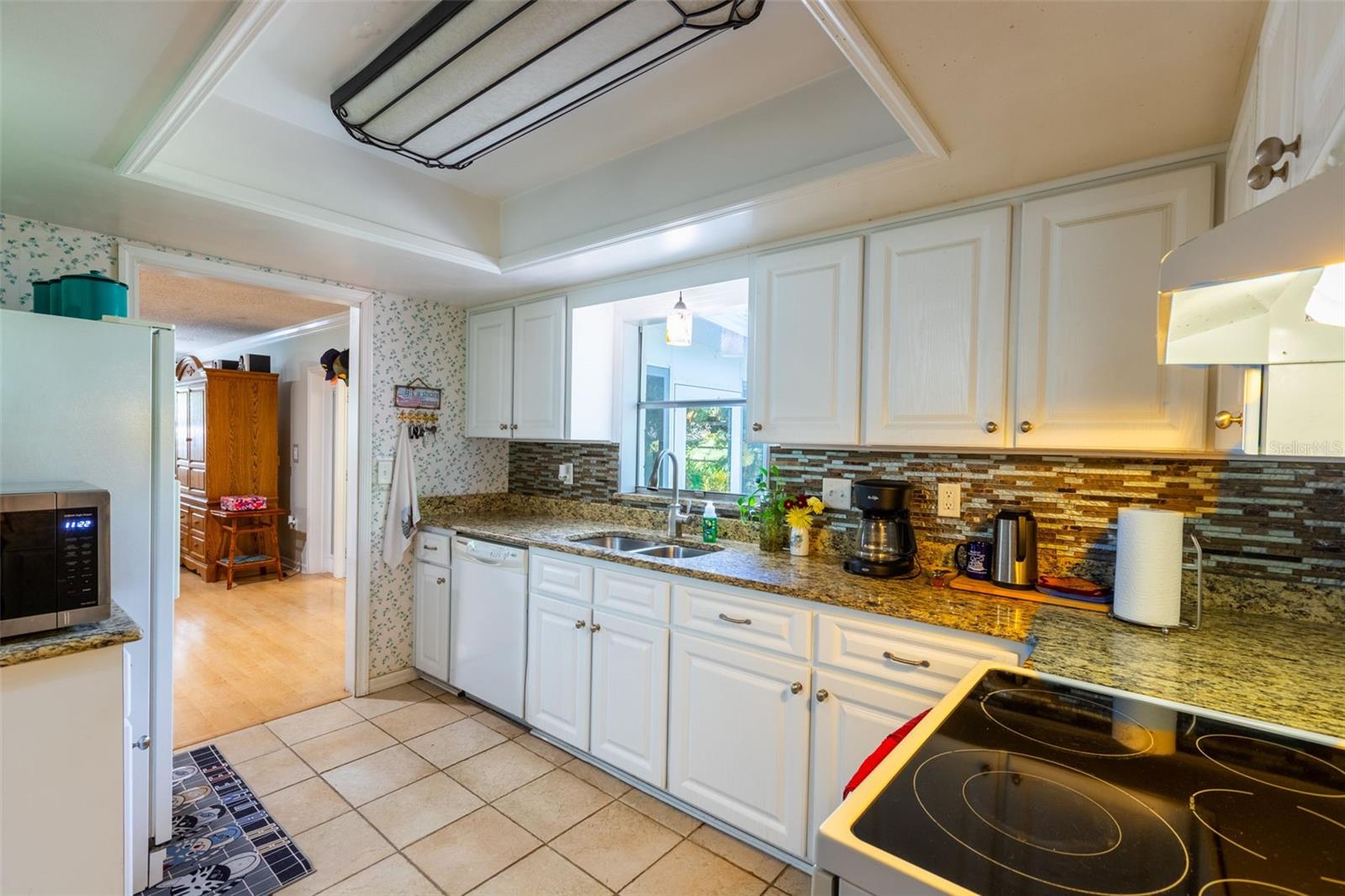 Image 19 of 56 For 258 Cambridge Drive